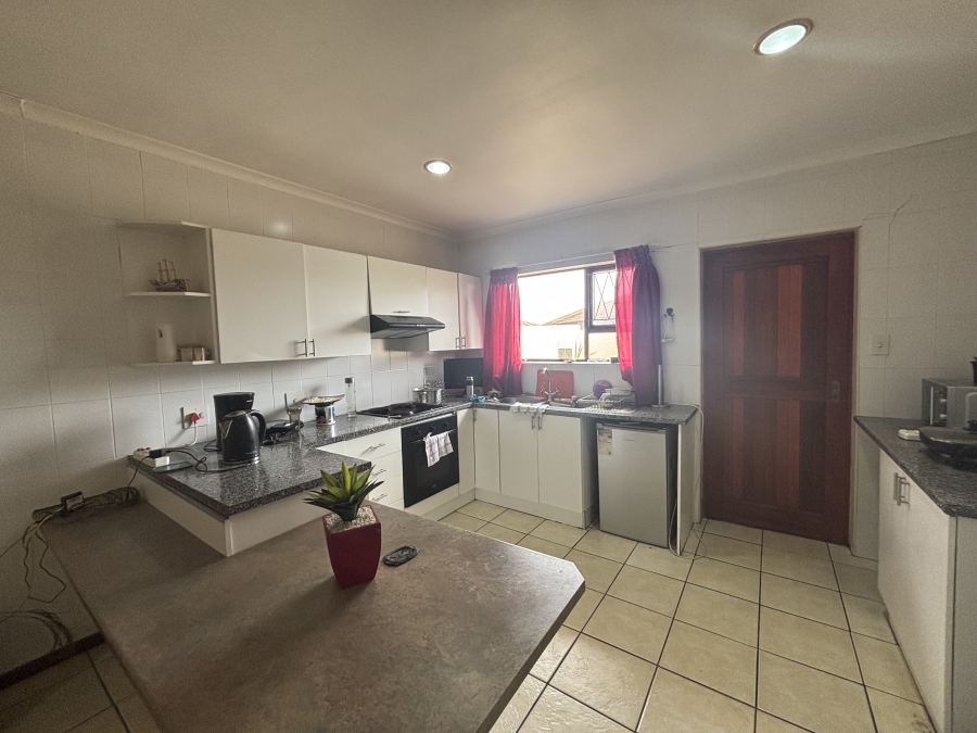 2 Bedroom Property for Sale in Summerstrand Eastern Cape
